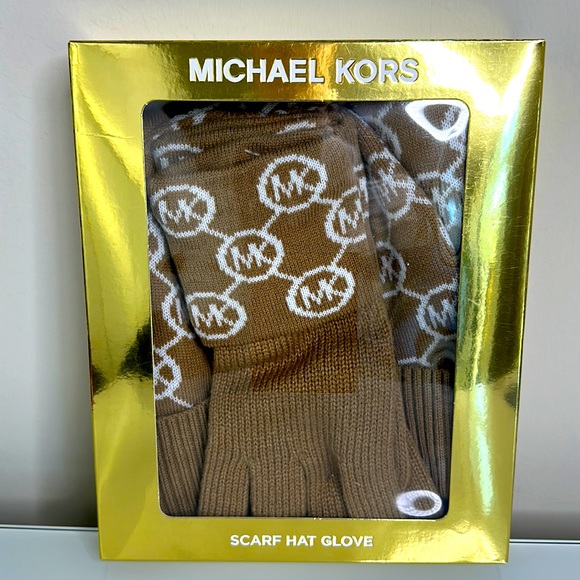 Michael Kors Scarf, hat, gloves, set - Picture 1 of 3